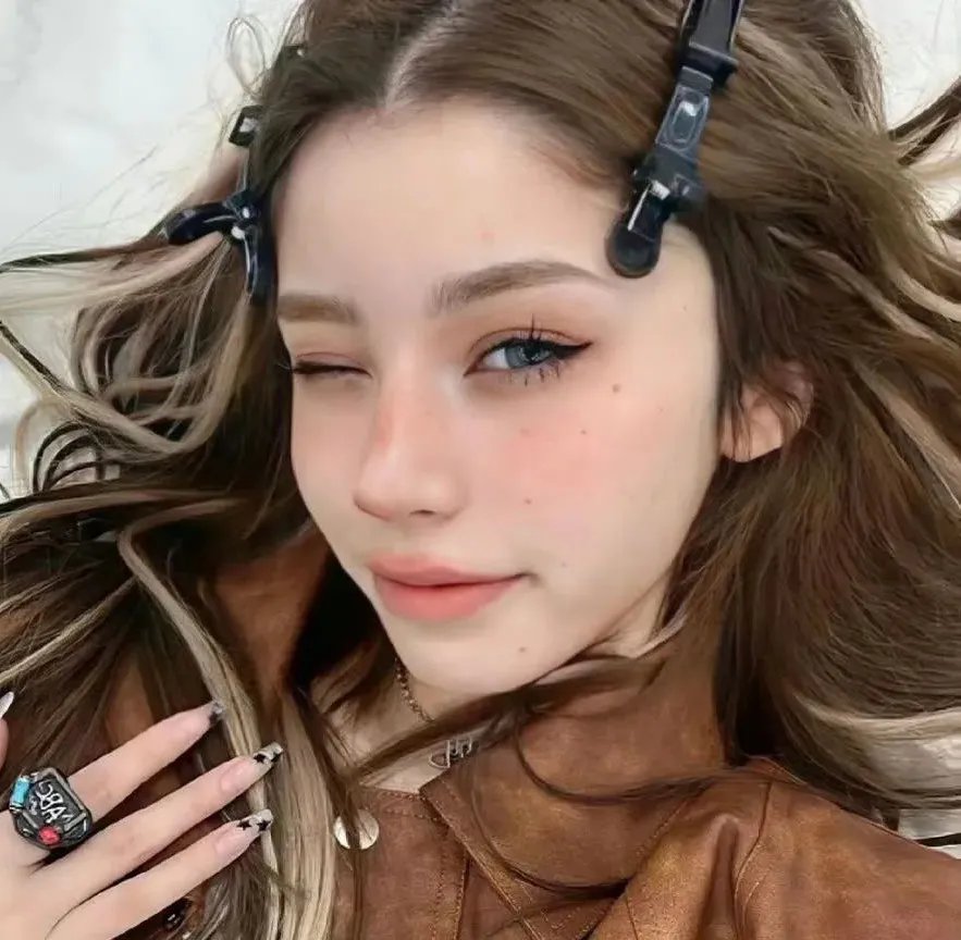 满船春色
